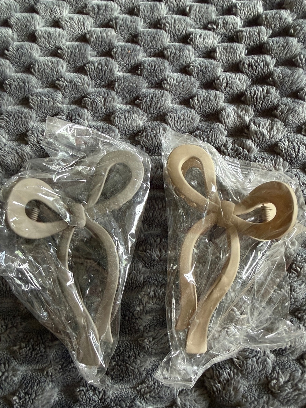 Bow claw clips